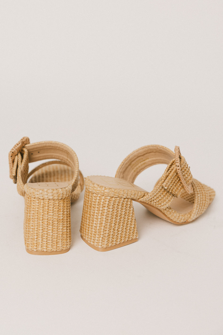 SIDE BUCKLE DETAIL