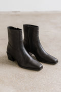 Steve Madden Daney Boots in Black Leather - FINAL SALE
