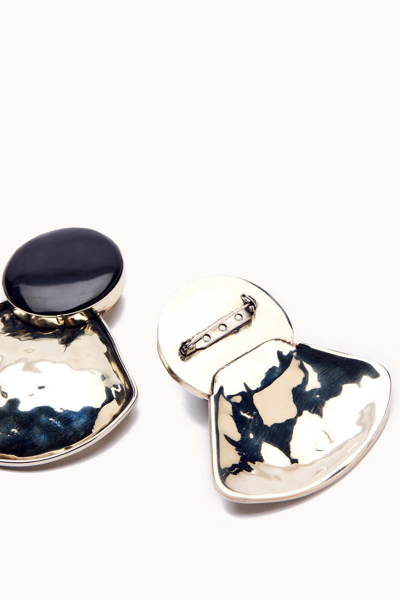 Sican Small Alpaca Metal Brooch